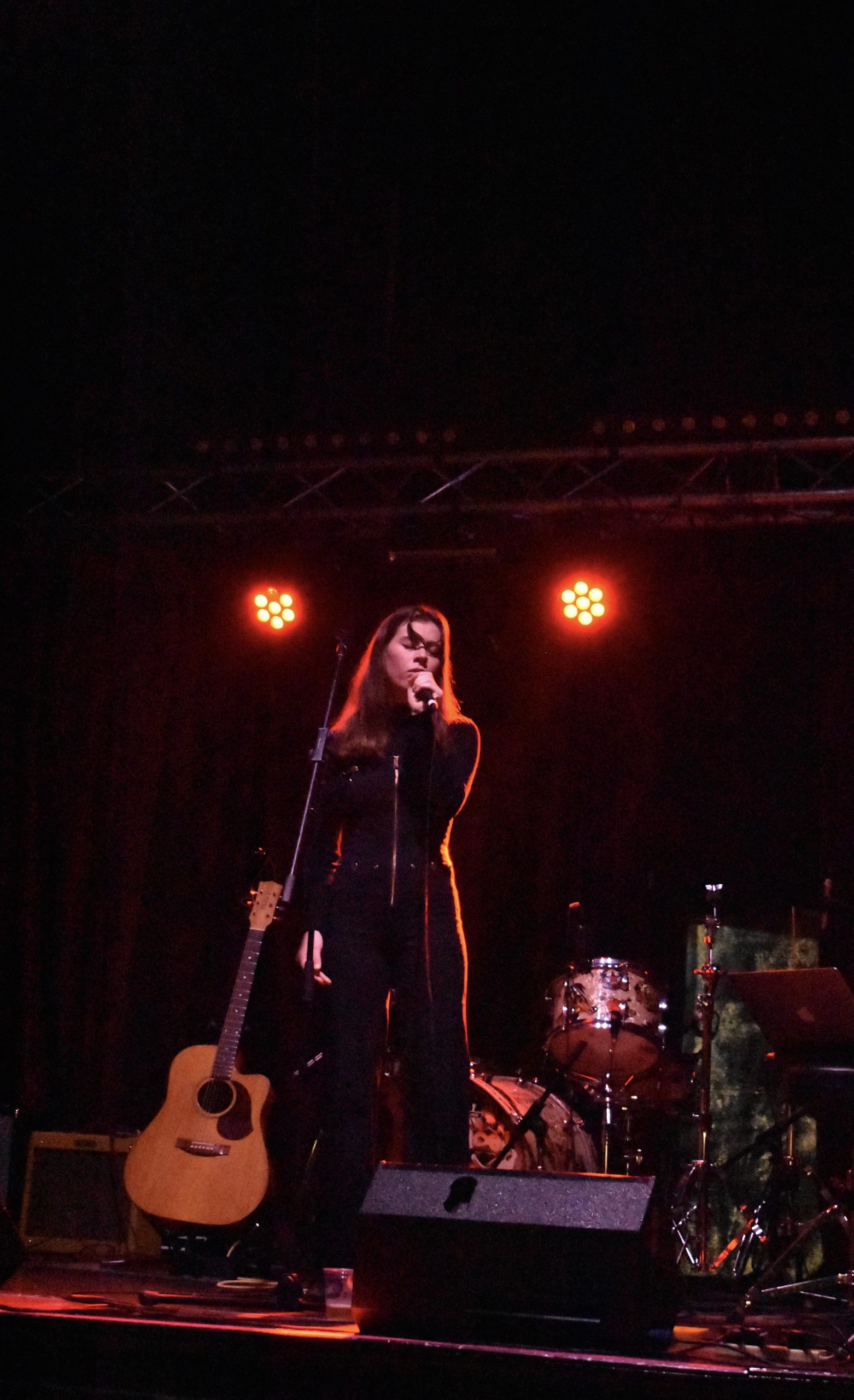 Photo of Tessa Fleur performing live